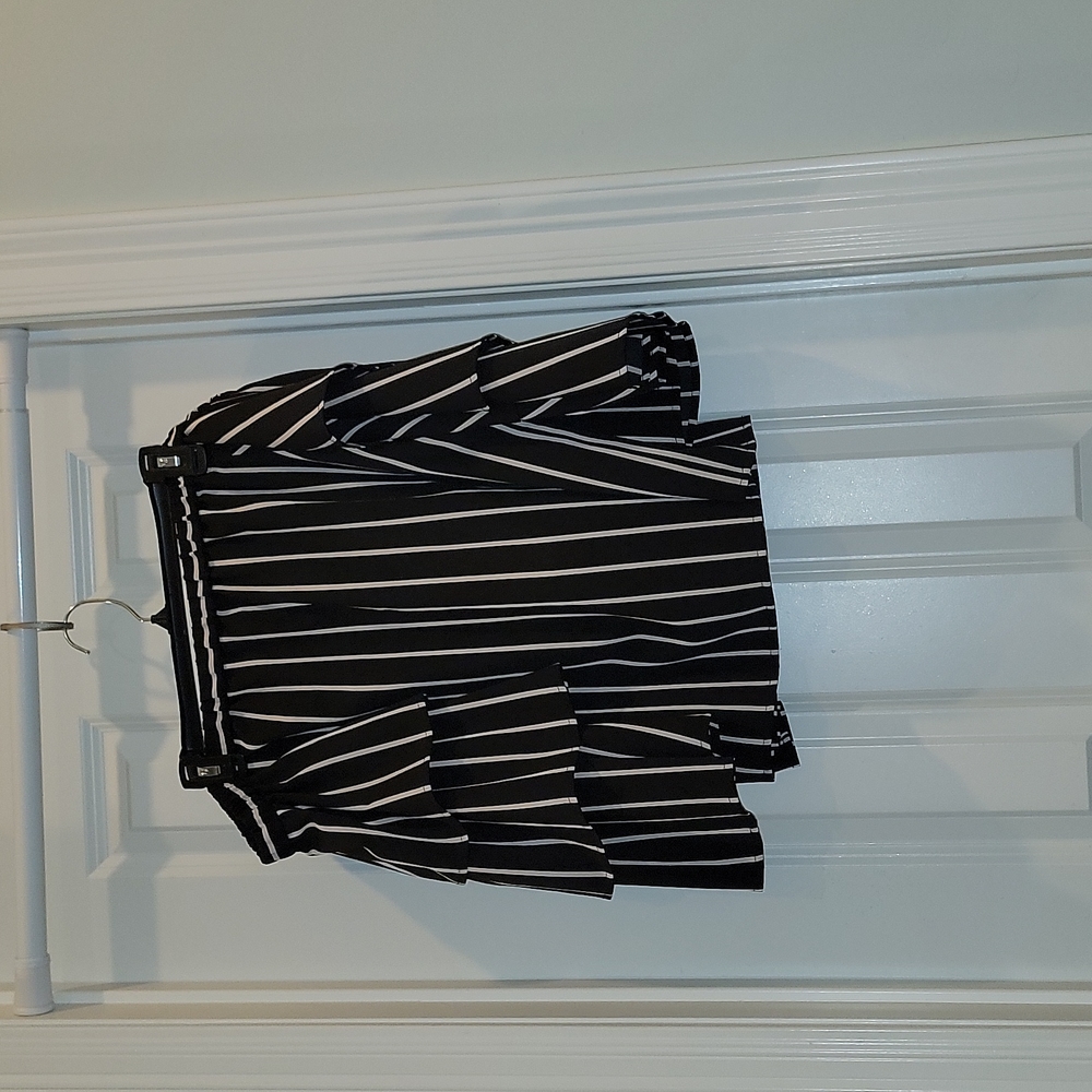 Chicos off the shoulder blouse with tiered sleeves. Size 14, Chico's 3